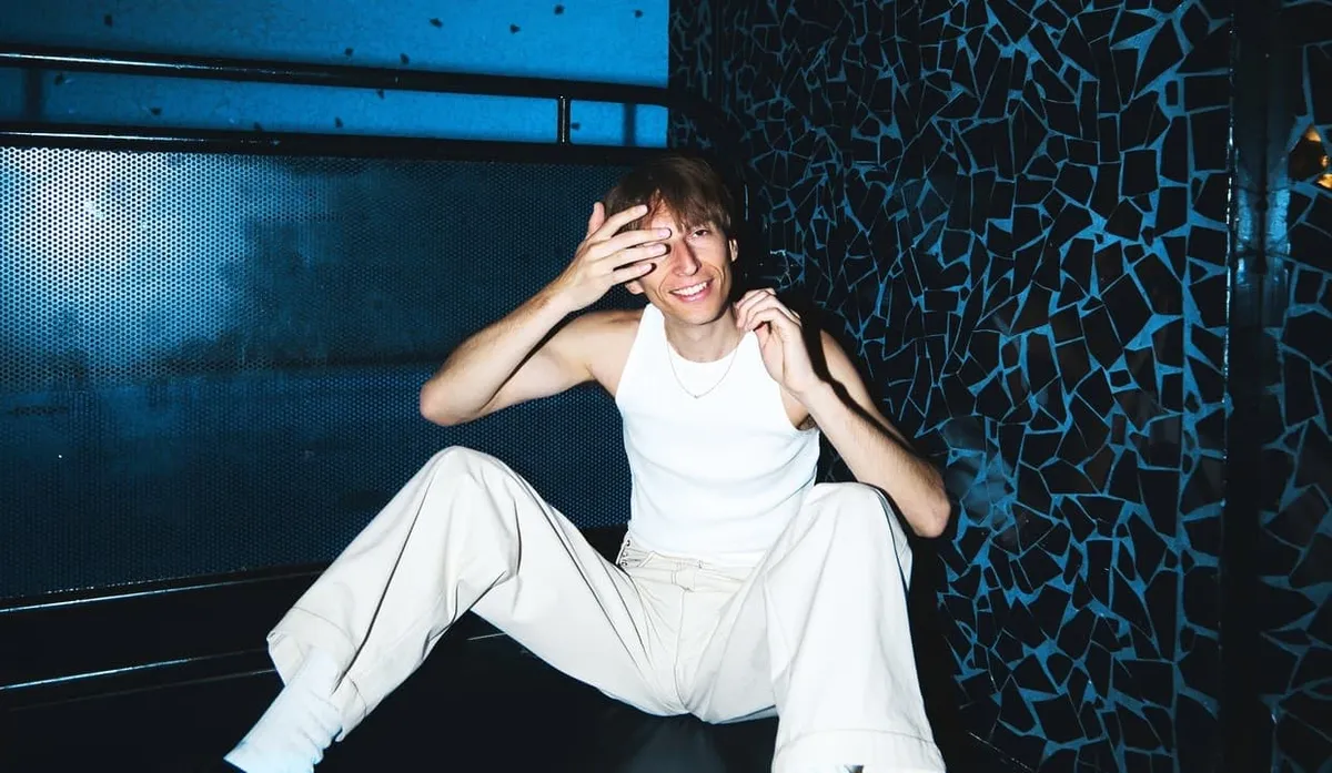 Blowsom
                                    + Blou Feet