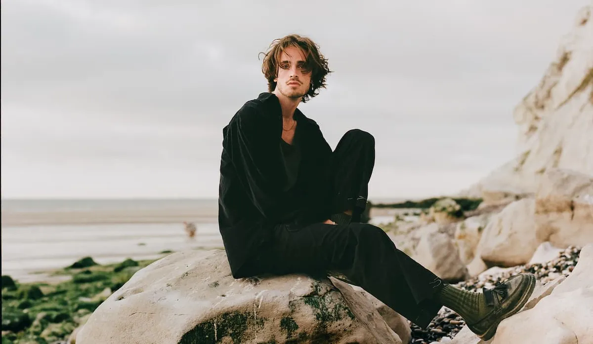 Iskander Moon
+ Itay Blau