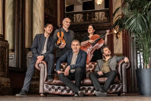 Yevgueni met strijkers